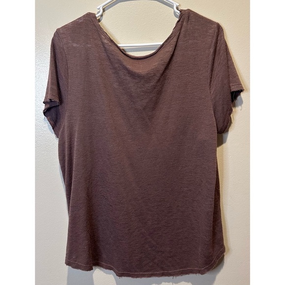 Me‎ To We Women’s Frayed Hems V- Neck Pocket Tee Size Medium - Picture 2 of 4